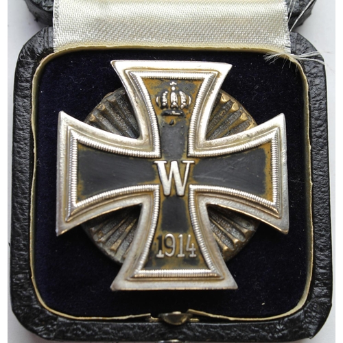 2081 - Imperial German WW1 screw back Iron Cross 1st class, in fitted case, cross a solid private purchase ... 