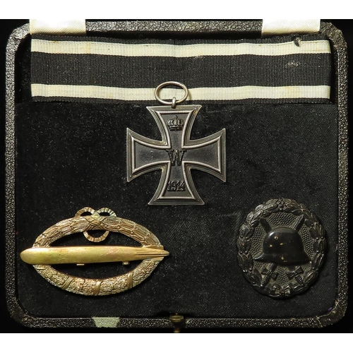 2083 - Imperial German Zeppelin army badge with Iron Cross 2nd class, wound badge black, all in fitted case... 