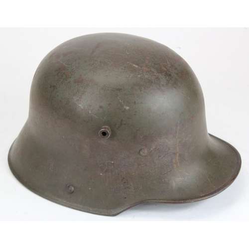 2088 - WW1 German M16 Helmet, original paint and with liner