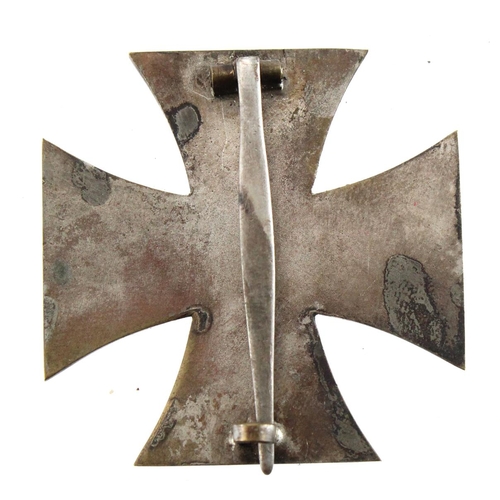 2090 - WW1 Imperial German Iron Cross 1st Class. 3-part construction with magnetic iron core.