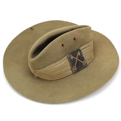 2554 - WW2 British 2nd Infantry Division Jungle Slouch Hat, made in Australia, with Divisional Patch and ra... 