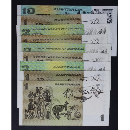 480 - Australia (9), a good group all different dates/signatures in high grades, 10 Dollars and 1 Dollar i... 