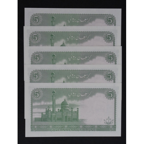 515 - Brunei 5 Ringgit (5) dated 1986, a consecutively numbered run of 5 notes, serial A/5 865189 - A/5 86... 
