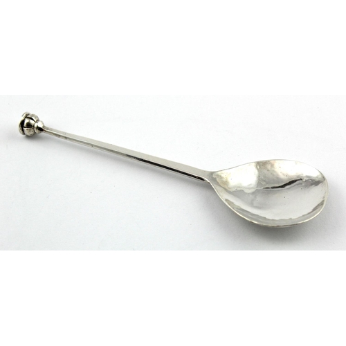 600 - Guild of Handicraft (George Henry Hart) silver seal-top spoon hallmarked G of H, London, 1921. Measu... 