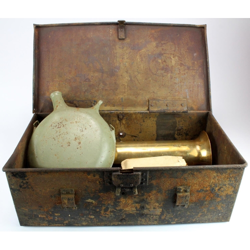 1552 - WW1 militaria - including a Lewis Machine Gun box, 1916 dated Cavalry Bandoliers Ammo pouches, 1916 ... 