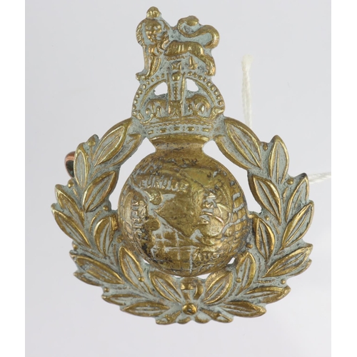 1622 - WW2 Royal Marine Commando Cap Badge with hidden escape compass.