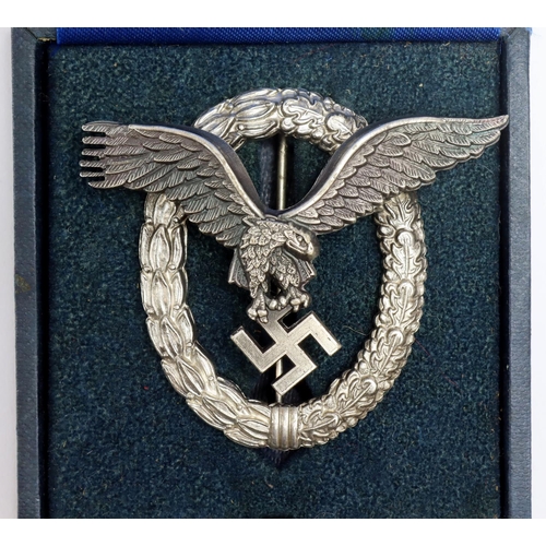 583 - German Luftwaffe Pilots badge in fitted case, Deumer makers mark