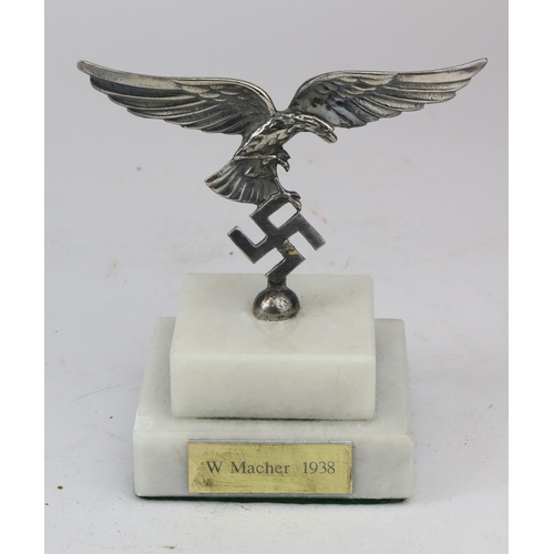 586 - German Luftwaffe table eagle / paperweight, plaque named W. Macher 1938