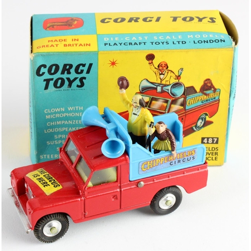 63 - Corgi Toys, no. 487 'Chipperfields Circus Landrover Parade Vehicle', with clown and monkey figures, ... 