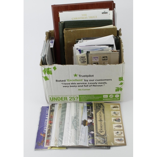 74 - GB - mainly modern mix of FDC's, Mint, unmounted Mint and Used, Presentation Packs and Booklets. App... 