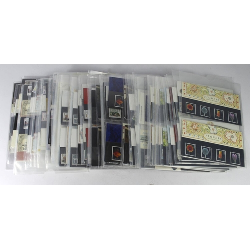 89 - GB - Presentation Packs 1970's to c1990 (approx 138). Includes 2x £1-£5 Pack 18. Two special packs, ... 