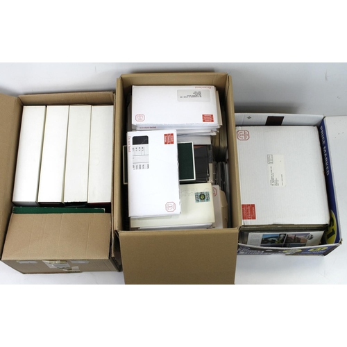 90 - GB - Presentation Packs in 6x albums and loose, from Shakespeare to c2000. Approx 360 Packs in all, ... 