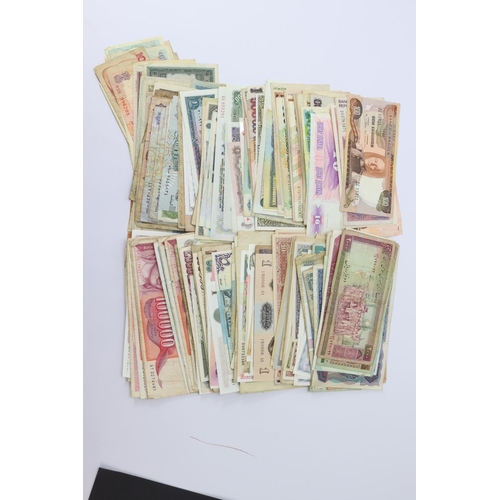 1209 - World (275), a group of World notes, some duplication seen, many different countries represented, mi... 