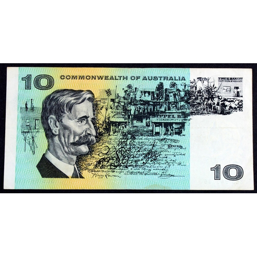 586 - Australia 10 Dollars issued 1967, a scarce date and signature combination, signed Coombs & Randall, ... 