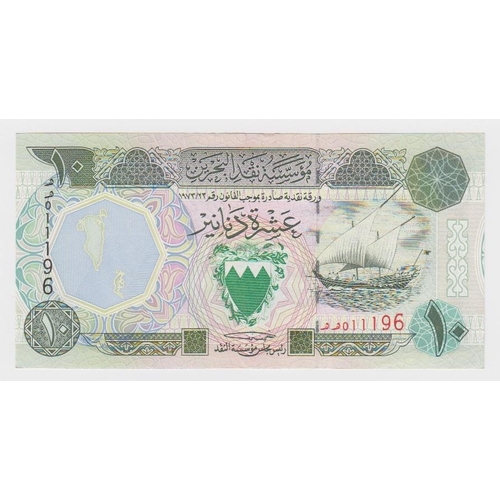 604 - Bahrain 10 Dinars issued 1993, serial No. 011196 (TBB B210a, Pick15) very light signs of handling, a... 