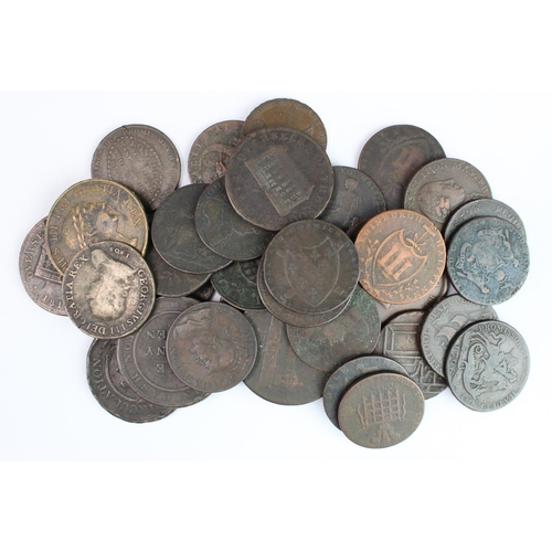 2231 - Tokens (33) 18th-19thC copper Halfpennies and Pennies, mixed grade, plus a couple of base core forge... 