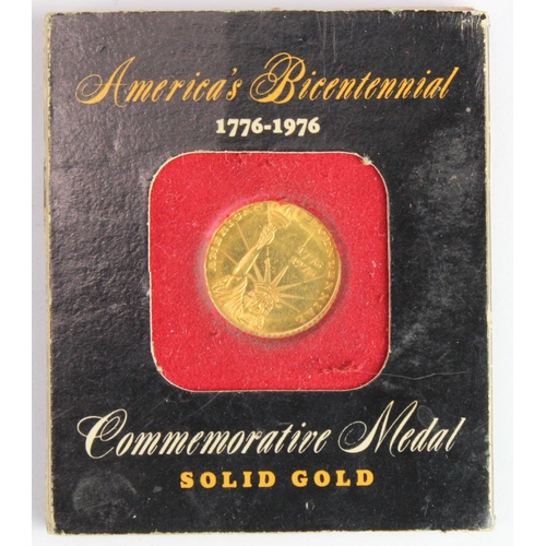 2244 - USA gold medalet, 14ct 6g: America's Bicentennial 1776-1976, by American Coin Company Inc. BU in pac... 