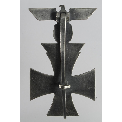 452 - German WW1 Iron Cross with combined WW2 1939 bar to the Iron Cross.