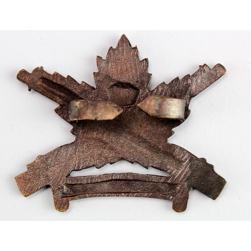 560 - Badge Canadian MGC Officers bronze bladed cap badge