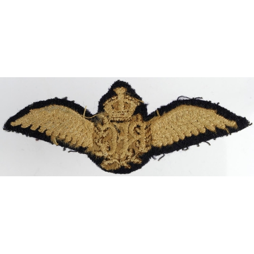 569 - Badge: Royal Flying Corps WW1 embroidered felt Pilots Wings badge in excellent worn condition.