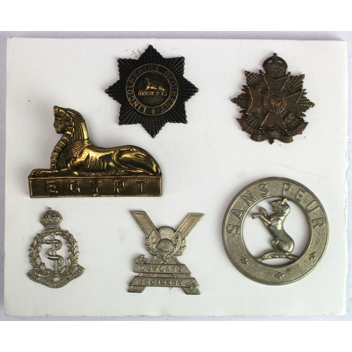 589 - Badges: Assorted Cap badges - Lincolnshire Regiment, Border Regiment, R.A.M.C., Lowland Regiment, 4t... 