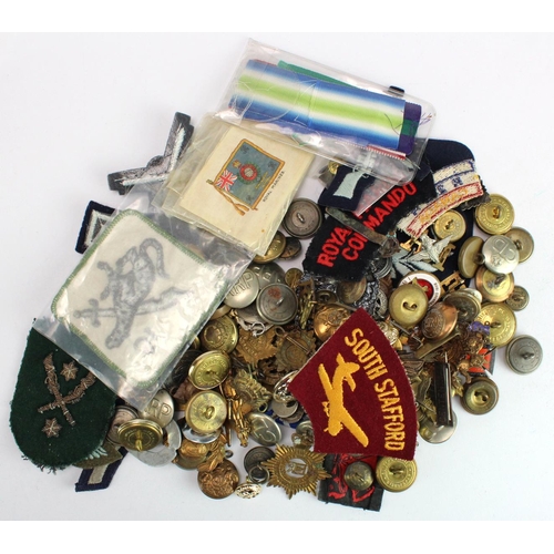 590 - Badges: Assorted Militaria badges, buttons, rank insignia , metal and cloth. (approx 150+ items)