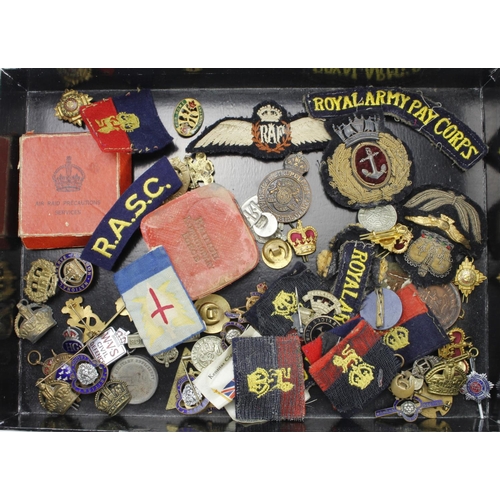 612 - Black tray of various Military pin badges, sweetheart badges, cloth items, lapel badges, etc etc. (Q... 