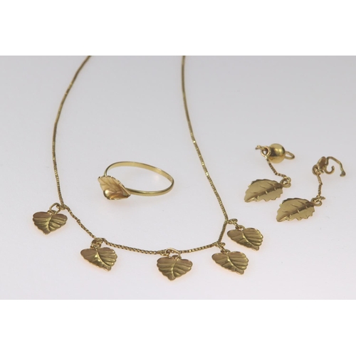 176 - Suite of 18ct yellow gold jewellery comprising a fine box chain link necklace with five leaves suspe... 