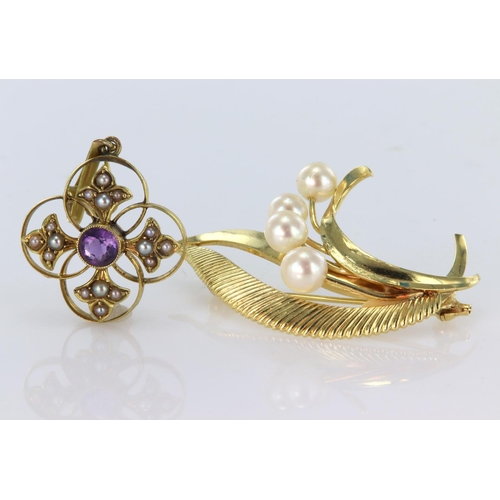 232 - 14ct yellow gold of leaf design with four graduated pearls, brooch measures approx. 4.5cm x 2.5cm, w... 