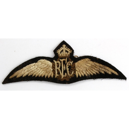 1171 - Badge a pair of RFC Pilots early wings in cloth