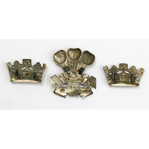 1189 - Badges - The Leinster, cap badge (one lug missing) and pair of collars.  (3)