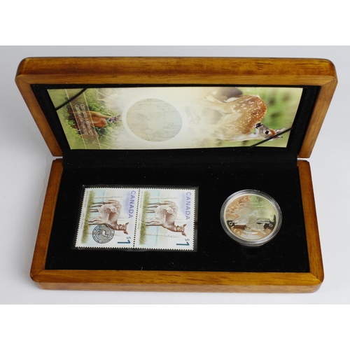 2006 - Canada, Royal Canadian Mint: The White Tailed Deer & Fawn silver proof $5 coin and stamps set  2005,... 