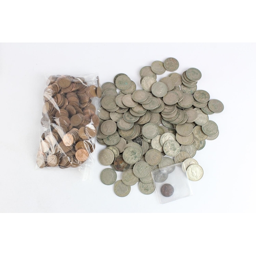 2244 - GB Coins: 140x Shillings, 1x Half Farthing 1843, and a large quantity of decimal Halfpennies.