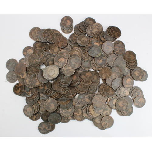 2309 - GB Pennies 3.24Kg Victorian 'old heads', mixed grade from circulation.