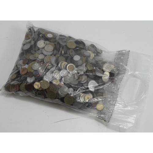 2426 - World Coins 8KG