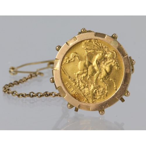 137 - Half Sovereign 1912 in a 9ct brooch mount with safety chain, total weight 6.6g