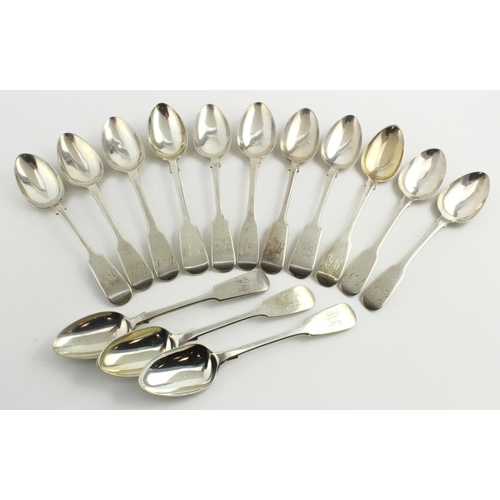 586 - Mixed lot of 14 Fiddle pattern teaspoons, includes six Georgian and eight Victorian (including five ... 