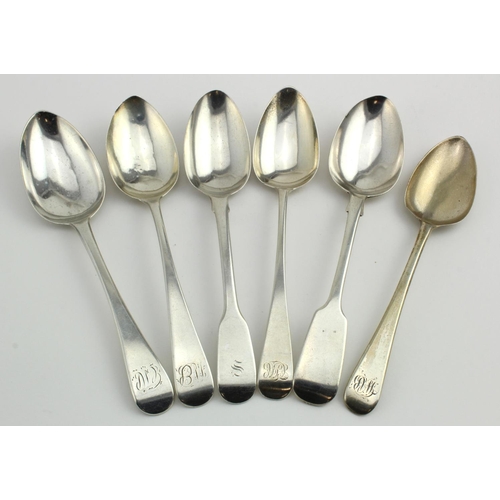 604 - Mixed lot of six dessert spoons comprising four Old English pattern and two Fiddle pattern, three of... 