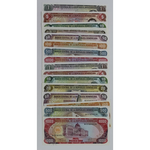 550 - Dominican Republic (16), 2 full sets of Franklin Mint collectors SPECIMEN notes with matching serial... 