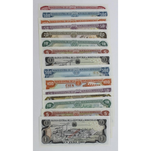 550 - Dominican Republic (16), 2 full sets of Franklin Mint collectors SPECIMEN notes with matching serial... 