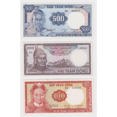 925 - Vietnam South (3) 500 Dong issued 1966, serial D9 468677 (TBB B125a, Pick22a), 200 Dong issued 1966,... 