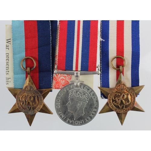 1212 - WW2 group consisting of 1939-45 star, F&G star, War medal to E T Hopper Grenadier Guards.