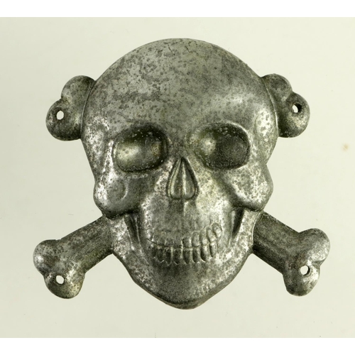 1216 - WW2 Italian R.S.I Black Brigade Skull Hat Badge.