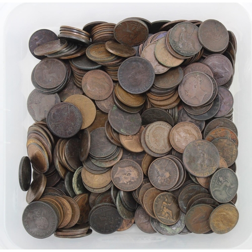 1744 - GB Farthings, assortment in a plastic tub, 17th-20thC, mixed grade.