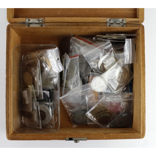 2344 - GB & World Coins, Tokens, Medallions & Misc., an assortment in a cigar box, 17th to 20thC, silver no... 