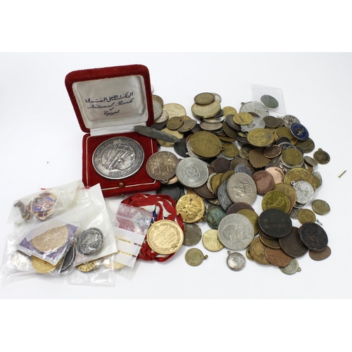 2520 - Tokens, Medallions & Misc., a small tub full of material, ancient to modern.