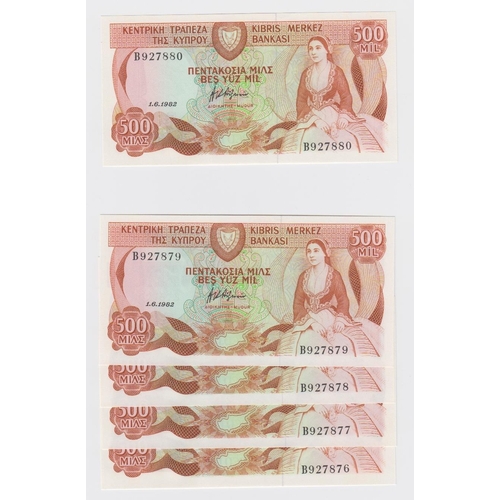 521 - Cyprus 500 Mils (5) dated 1st June 1982, a consecutively numbered run of 5 notes, serial B927876 - B... 