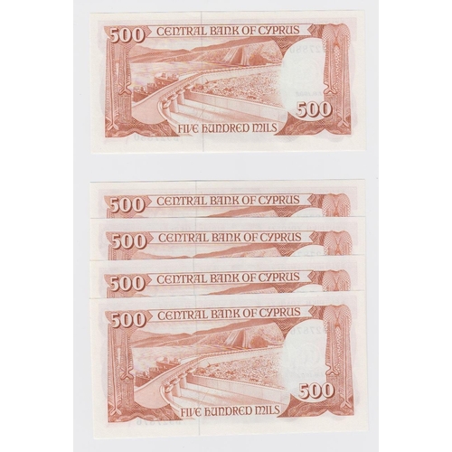 521 - Cyprus 500 Mils (5) dated 1st June 1982, a consecutively numbered run of 5 notes, serial B927876 - B... 