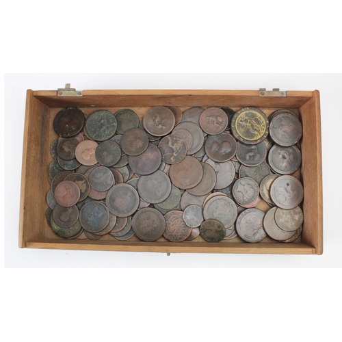 1087 - GB Copper & Bronze, large assortment in a wooden tray, 17th-20thC, mixed grade.