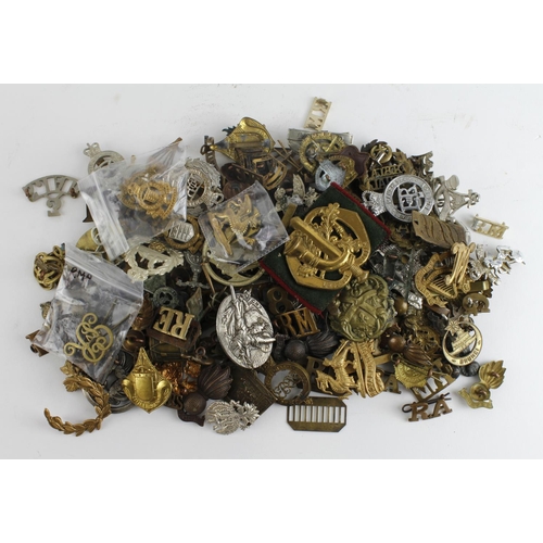 2350 - Cap badges / titles / collars - quantity in a tub, mixed condition. (qty)